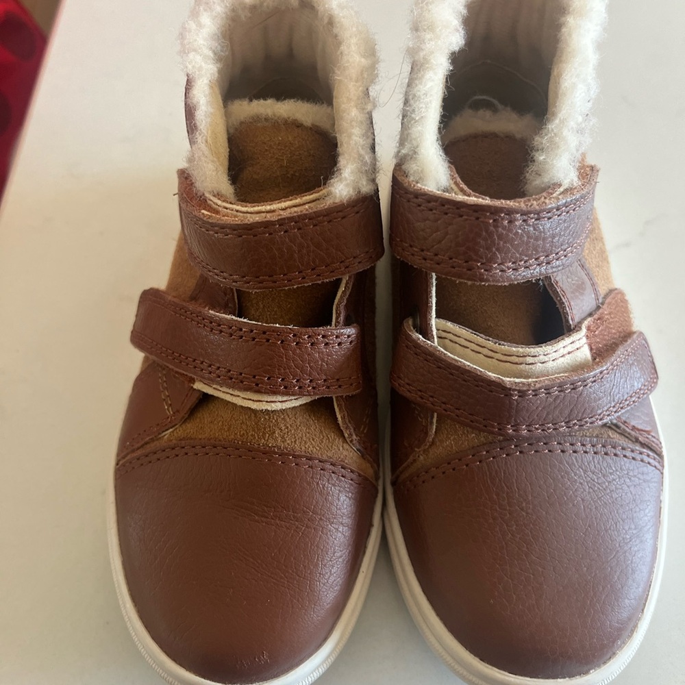 UGG Kids Brown Leather & Shearling Velcro Sneakers